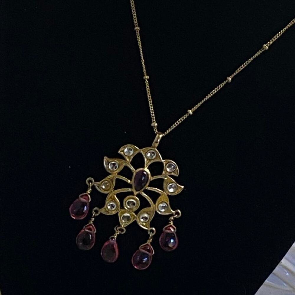 Beautiful vintage ornate pendant necklace romantic old-world Mughal-inspired